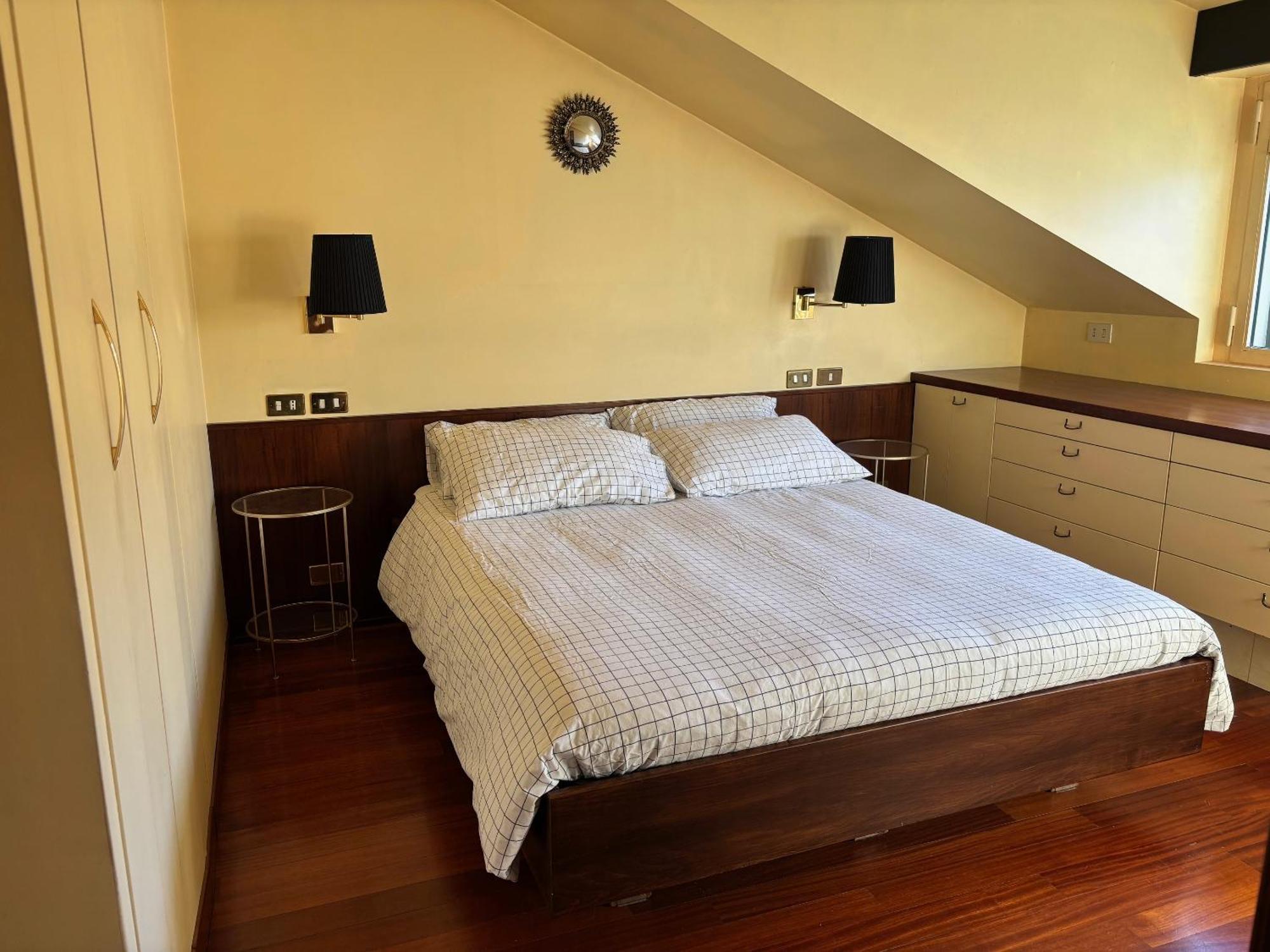 Apartamento Penthouse In Fashion District Of Milan, Close To Montenapoleone, Duomo, Scala